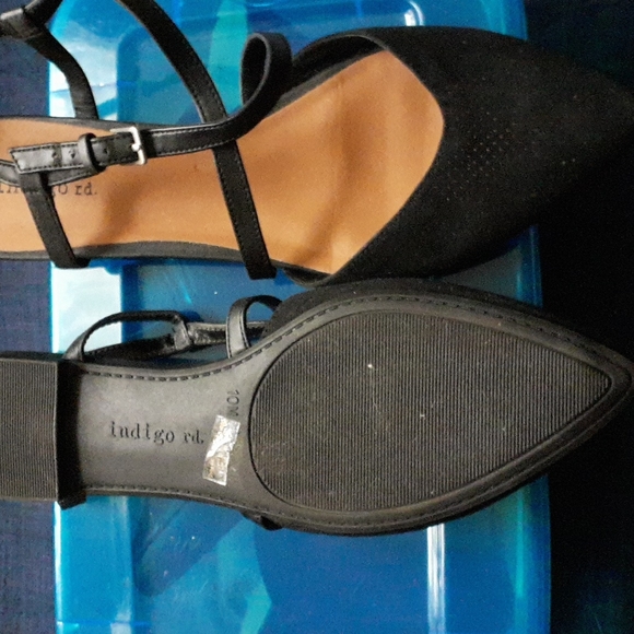 Shoes - Picture 3 of 3